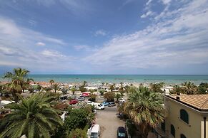 Apartment 30 Meters From the sea With 8 Beds With Full sea View