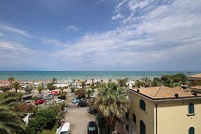 Apartment 30 Meters From the sea With 8 Beds With Full sea View