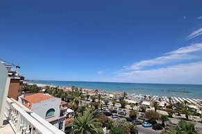 Apartment 30 Meters From the sea With 8 Beds With Full sea View