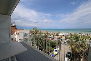 Apartment 30 Meters From the sea With 8 Beds With Full sea View