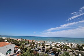 Apartment 30 Meters From the sea With 8 Beds With Full sea View