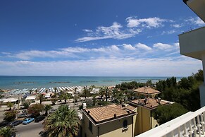 Apartment 30 Meters From the sea With 8 Beds With Full sea View