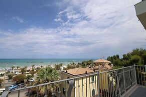 Apartment 30 Meters From the sea With 8 Beds With Full sea View