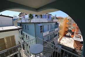 Apartment 20 Meters From The Sea 7 Beds With Small Sea View