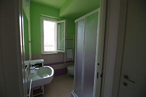 Apartment 20 Meters From The Sea 7 Beds With Small Sea View