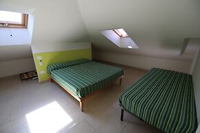 Apartment 20 Meters From The Sea 7 Beds With Small Sea View