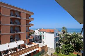 Apartment 20 Meters From The Sea 7 Beds With Small Sea View