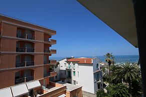 Apartment 20 Meters From The Sea 7 Beds With Small Sea View