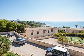 Holiday House With Panoramic View, Balcony, Wifi, and Near the Sea