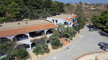 Holiday House With Panoramic View, Balcony, Wifi, and Near the Sea