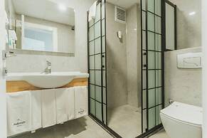 Adresin Hotel
