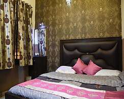 Lucky Restaurant And Guest House