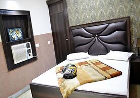 Lucky Restaurant And Guest House