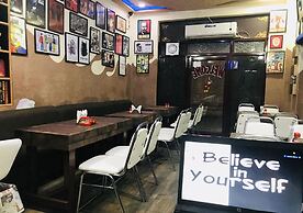 Lucky Restaurant And Guest House