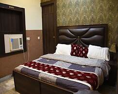 Lucky Restaurant And Guest House