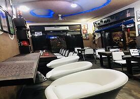 Lucky Restaurant And Guest House