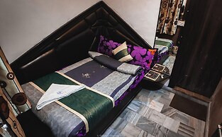 Lucky Restaurant And Guest House