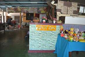 SPOT ON 89821 Batu Maung Sempoi Inn And Cafe