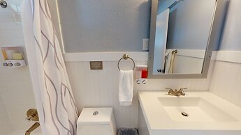 Off the Charts Inn & Out Island Resort