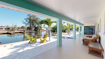 Off the Charts Inn & Out Island Resort