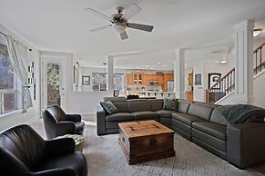 Flagline Trail 5 Bedroom Home by RedAwning