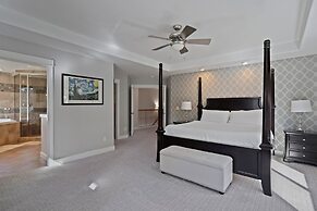 Flagline Trail 5 Bedroom Home by RedAwning