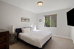 Flagline Trail 5 Bedroom Home by RedAwning