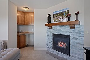 Flagline Trail 5 Bedroom Home by RedAwning