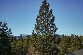 Flagline Trail 5 Bedroom Home by RedAwning