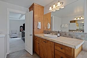 Flagline Trail 5 Bedroom Home by RedAwning