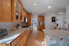 Flagline Trail 5 Bedroom Home by RedAwning