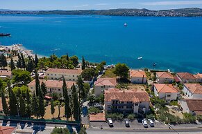 Mar deLuxe Apartments