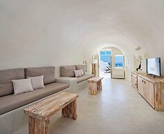 The Ivory Suite in Santorini