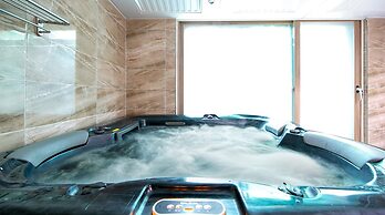 Kkoristar Pool and Spa Pension