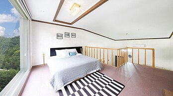 Kkoristar Pool and Spa Pension