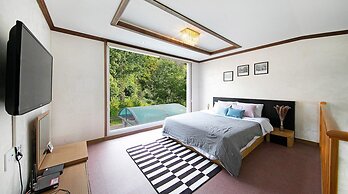 Kkoristar Pool and Spa Pension