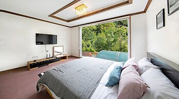 Kkoristar Pool and Spa Pension