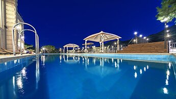 Miramonti Pool Villa Pension