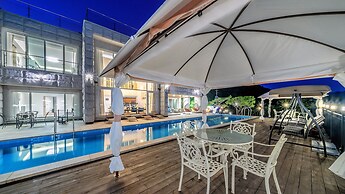 Miramonti Pool Villa Pension