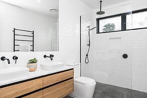 Your Luxury Escape - Scenic Vista