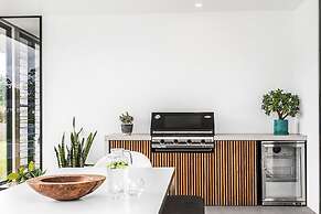 Your Luxury Escape - Scenic Vista