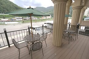 Persimmon Tourist Hotel