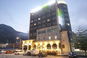 Persimmon Tourist Hotel