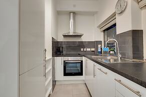 Modern 2 Bed & 2 Bath- Leicester Square