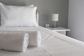 Kolonos - A Renovated Apartment