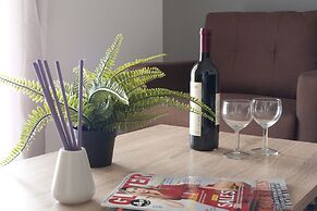 Kolonos - A Renovated Apartment