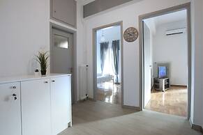 Kolonos - A Renovated Apartment