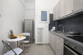 Kolonos - A Renovated Apartment