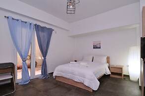 Koukaki a minimal studio