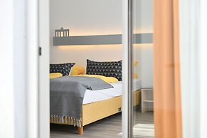 Ford Apartment